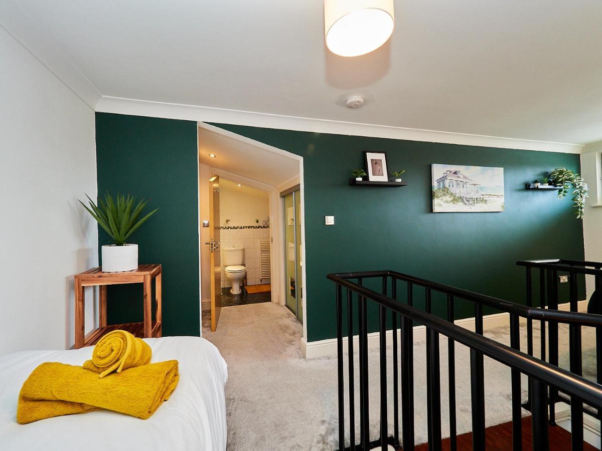 Apartment Emerald Suite - Two Story Duplex Apartment - Balcony - Contractors - Family - City Centre - Broadway Plaza - Five Ways - Sleeps 6