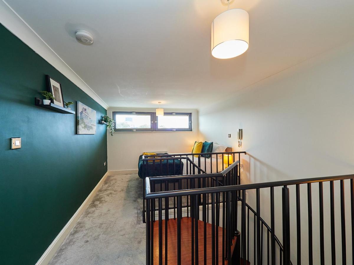 Emerald Suite - Two Story Duplex Apartment - Balcony - Contractors - Family - City Centre - Broadway Plaza - Five Ways - Sleeps 6 Birmingham