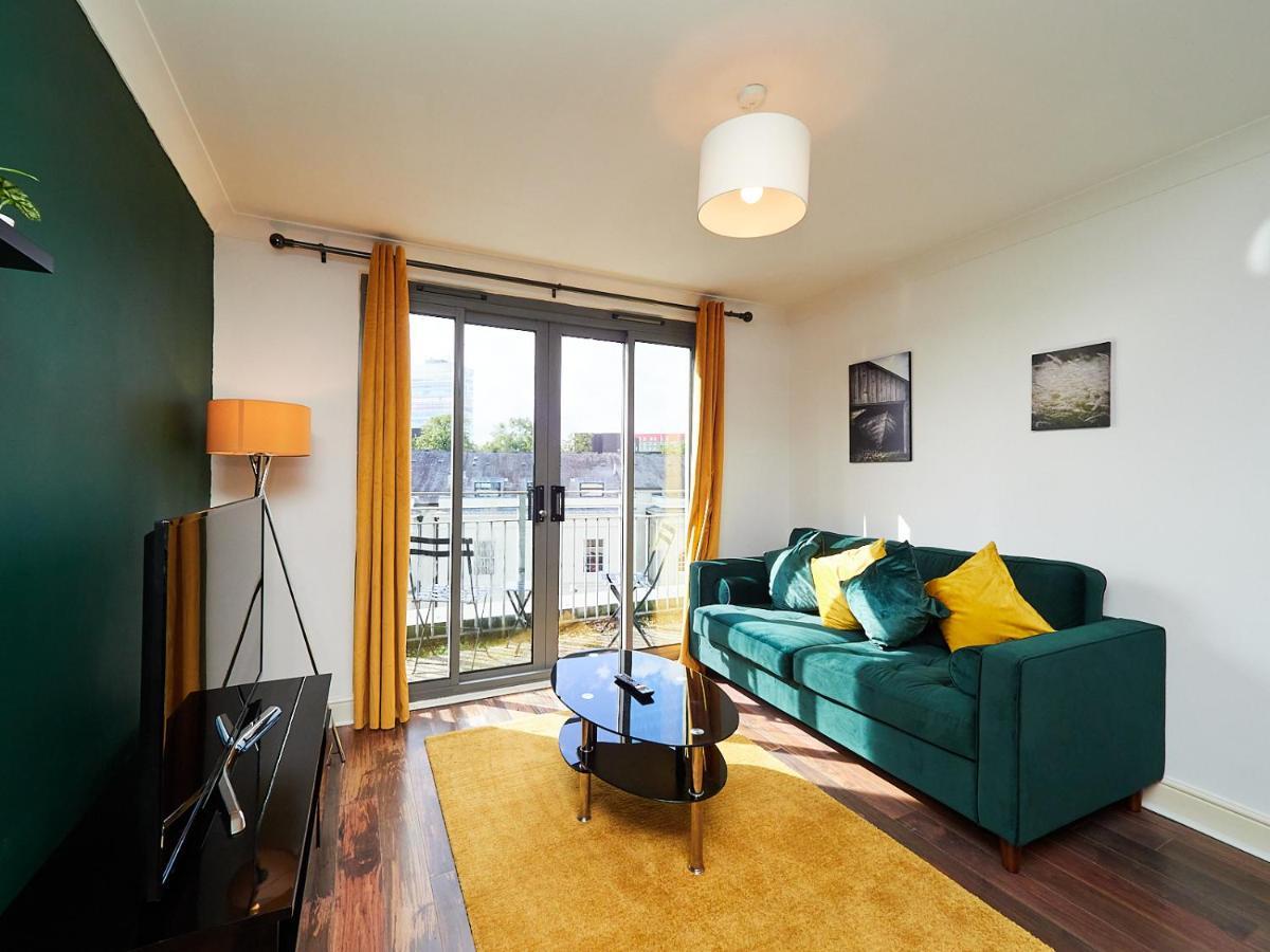 Apartment Emerald Suite - Two Story Duplex Apartment - Balcony - Contractors - Family - City Centre - Broadway Plaza - Five Ways - Sleeps 6 *