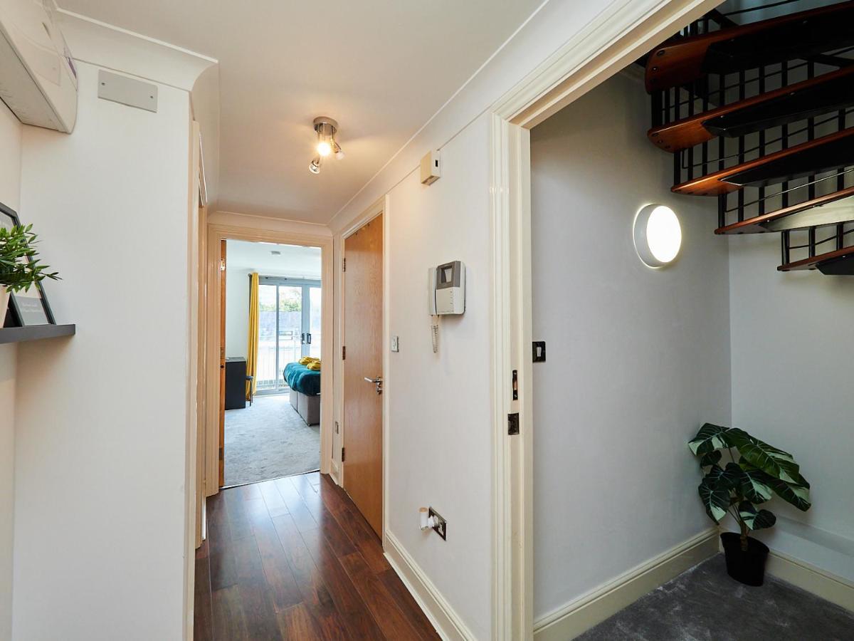 Emerald Suite - Two Story Duplex Apartment - Balcony - Contractors - Family - City Centre - Broadway Plaza - Five Ways - Sleeps 6 Apartment *