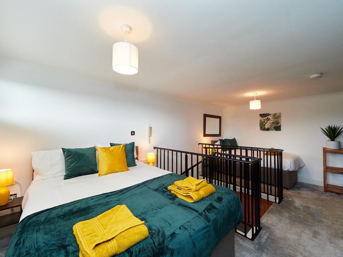 Apartment Emerald Suite - Two Story Duplex Apartment - Balcony - Contractors - Family - City Centre - Broadway Plaza - Five Ways - Sleeps 6 *