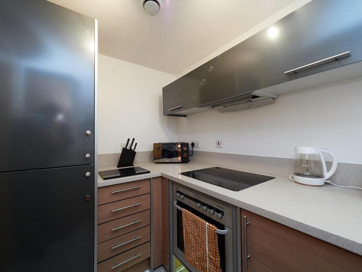 Emerald Suite - Two Story Duplex Apartment - Balcony - Contractors - Family - City Centre - Broadway Plaza - Five Ways - Sleeps 6 *