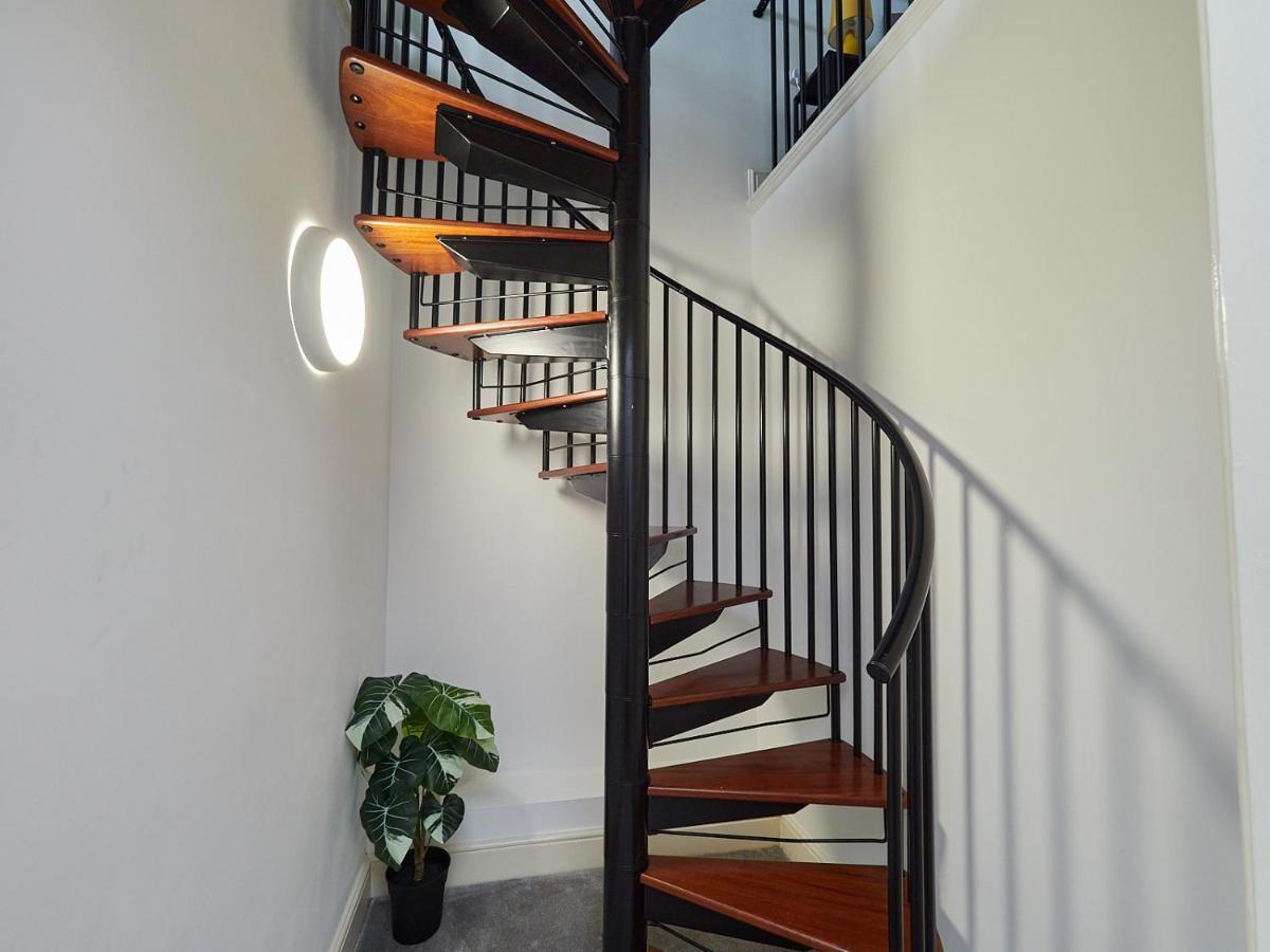 Apartment Emerald Suite - Two Story Duplex Apartment - Balcony - Contractors - Family - City Centre - Broadway Plaza - Five Ways - Sleeps 6 Birmingham