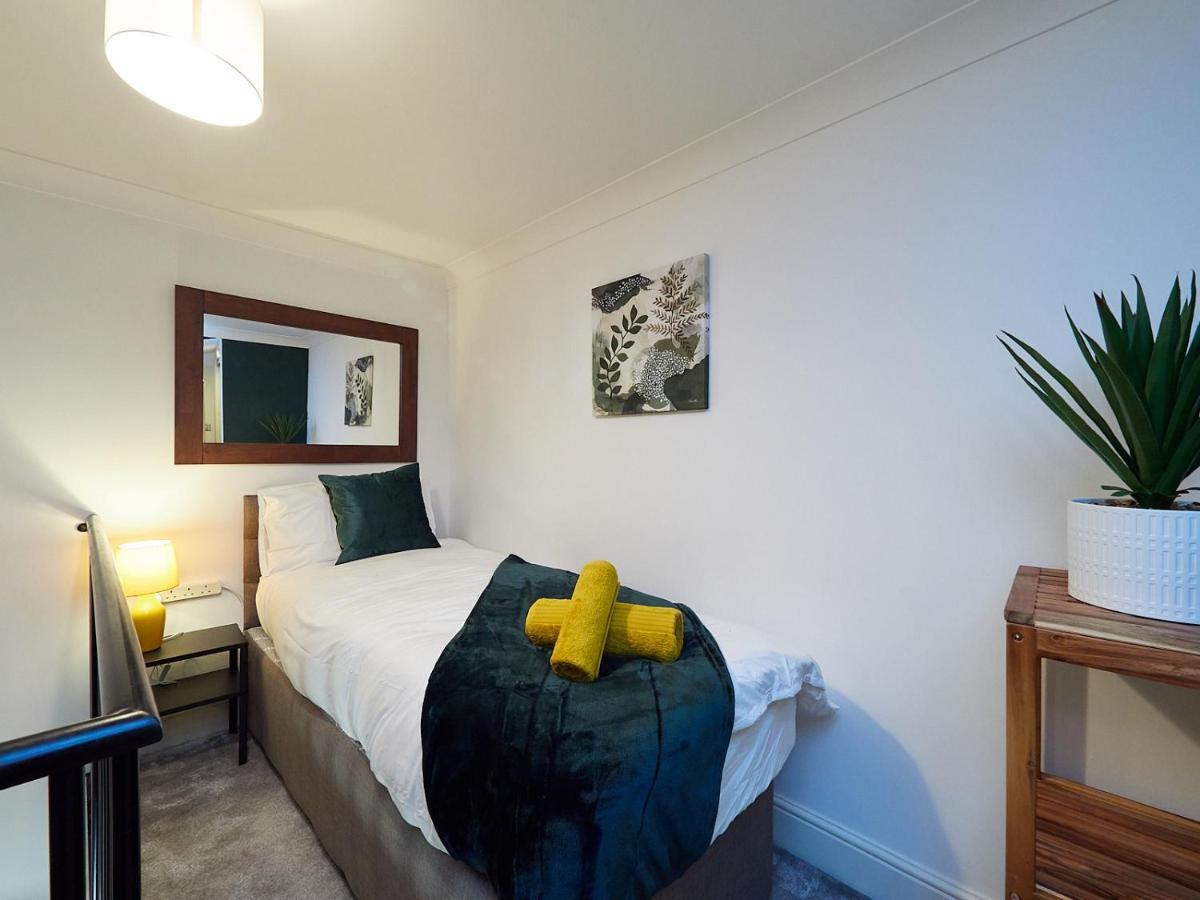 Emerald Suite - Two Story Duplex Apartment - Balcony - Contractors - Family - City Centre - Broadway Plaza - Five Ways - Sleeps 6