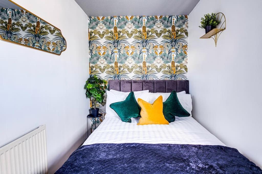 Yinmae: Spacious 4-bedroom City Centre House With Free Parking Holiday home