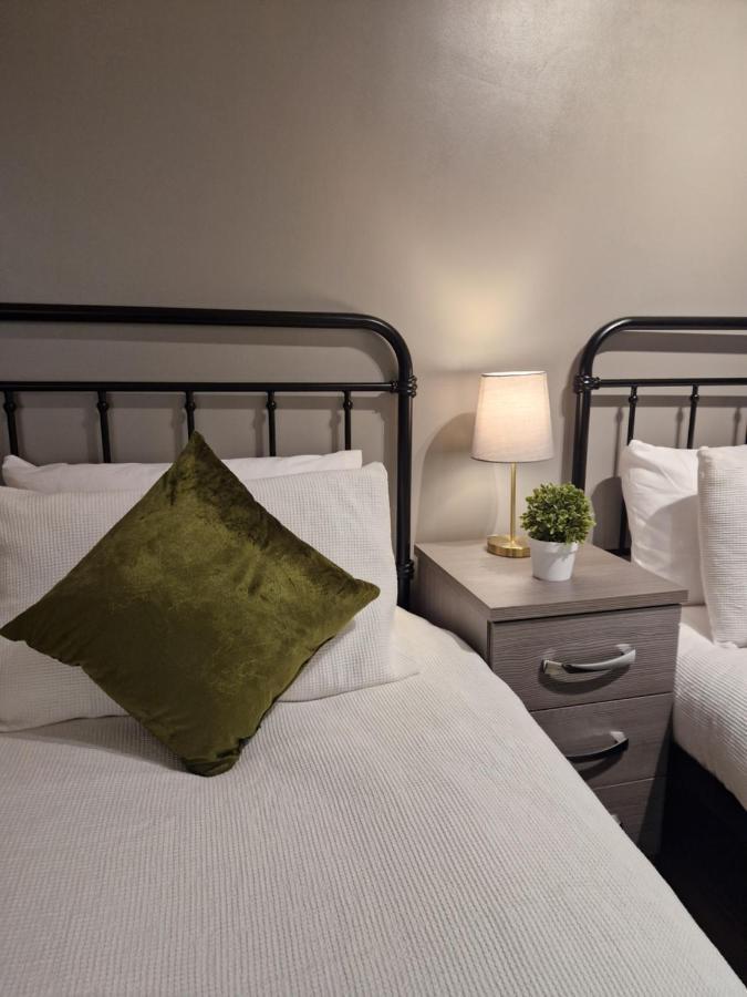 Large Jewellery Quarter - Sleeps 7! New Apartment