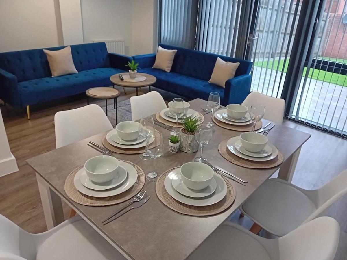 Quality City No Deposit - 4 Bed House, Free Parking , Sleeps 8 Birmingham