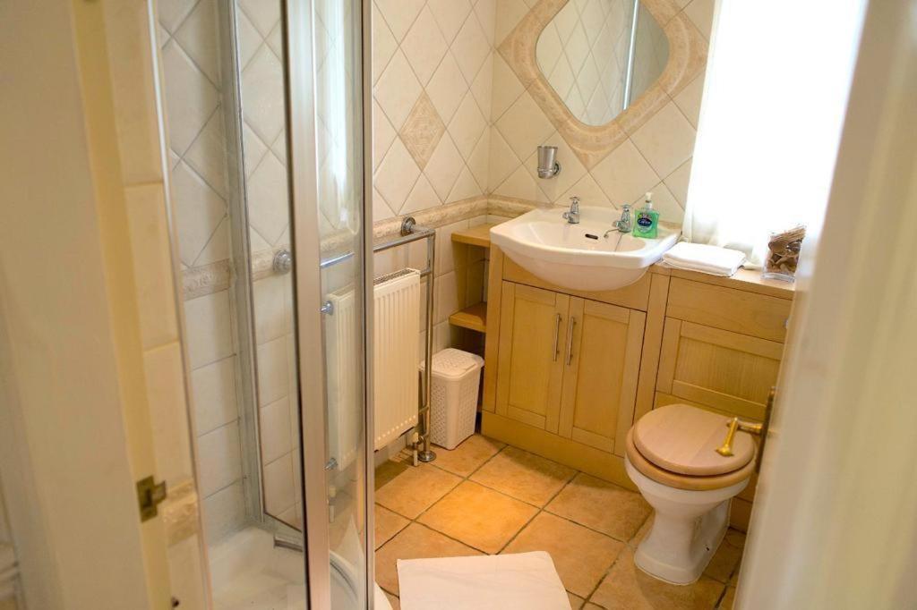 Holiday home 4 Bedroom Property In Birmingham