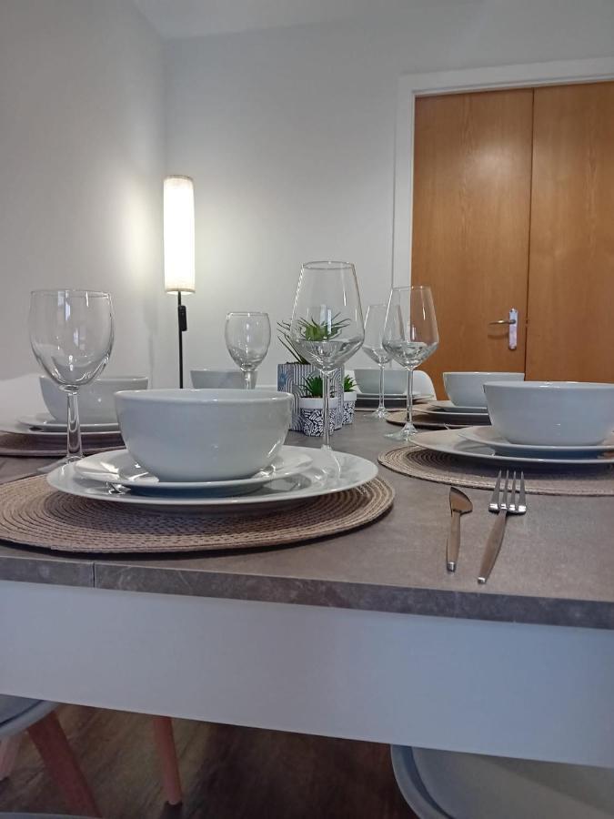 Quality City No Deposit - 4 Bed House, Free Parking , Sleeps 8 Birmingham