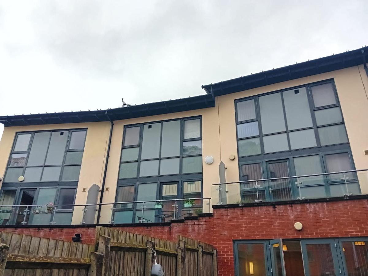 Holiday home Quality City No Deposit - 4 Bed House, Free Parking , Sleeps 8 Birmingham