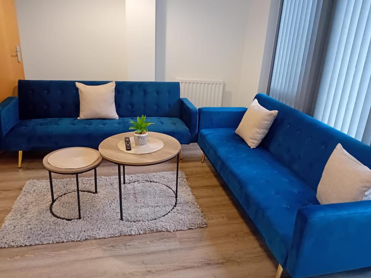 Quality City No Deposit - 4 Bed House, Free Parking , Sleeps 8 * Birmingham