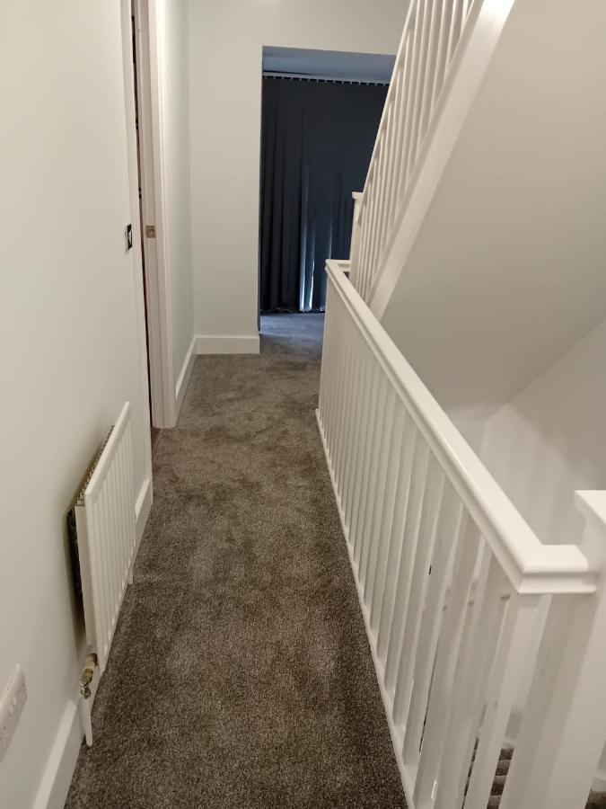 Quality City No Deposit - 4 Bed House, Free Parking , Sleeps 8 Holiday home Birmingham