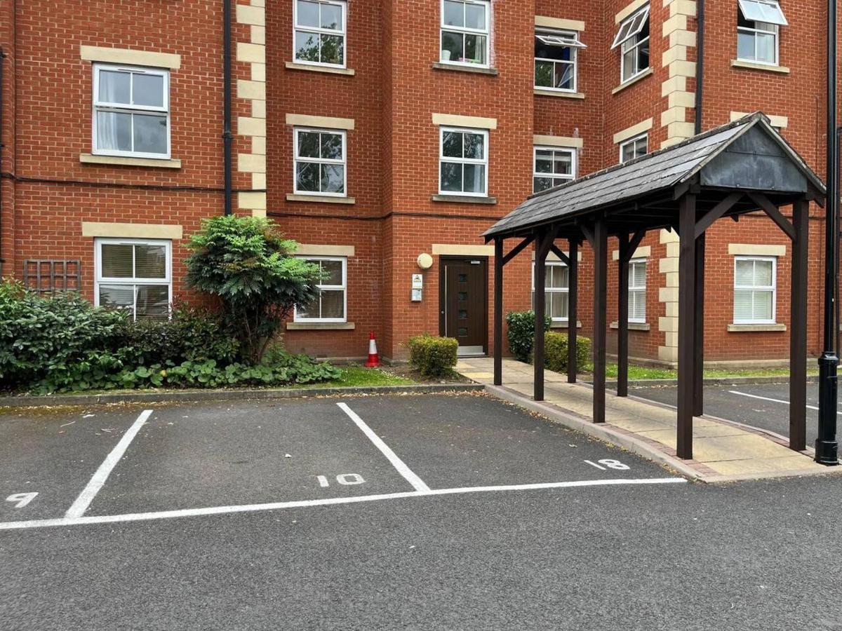 Spacious Near Centre And Nec Apartment
