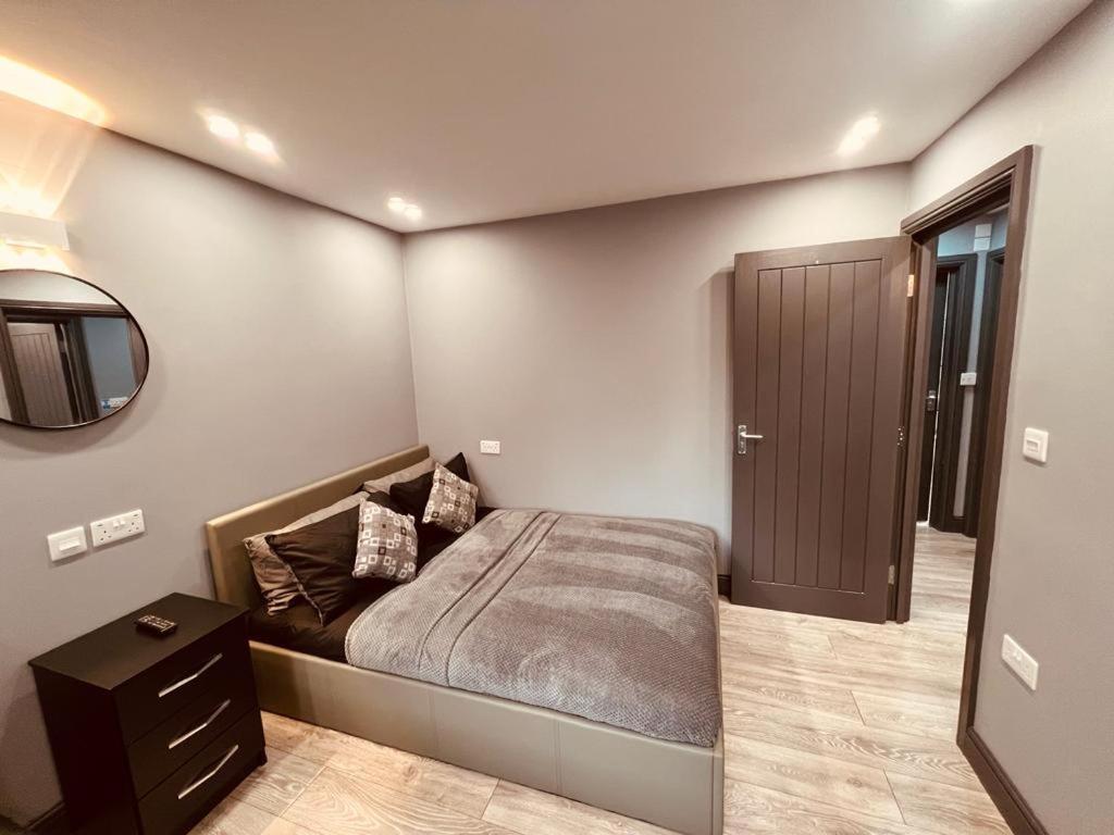 Holiday home Urban Escape *4 Bedroom House* With Free Parking