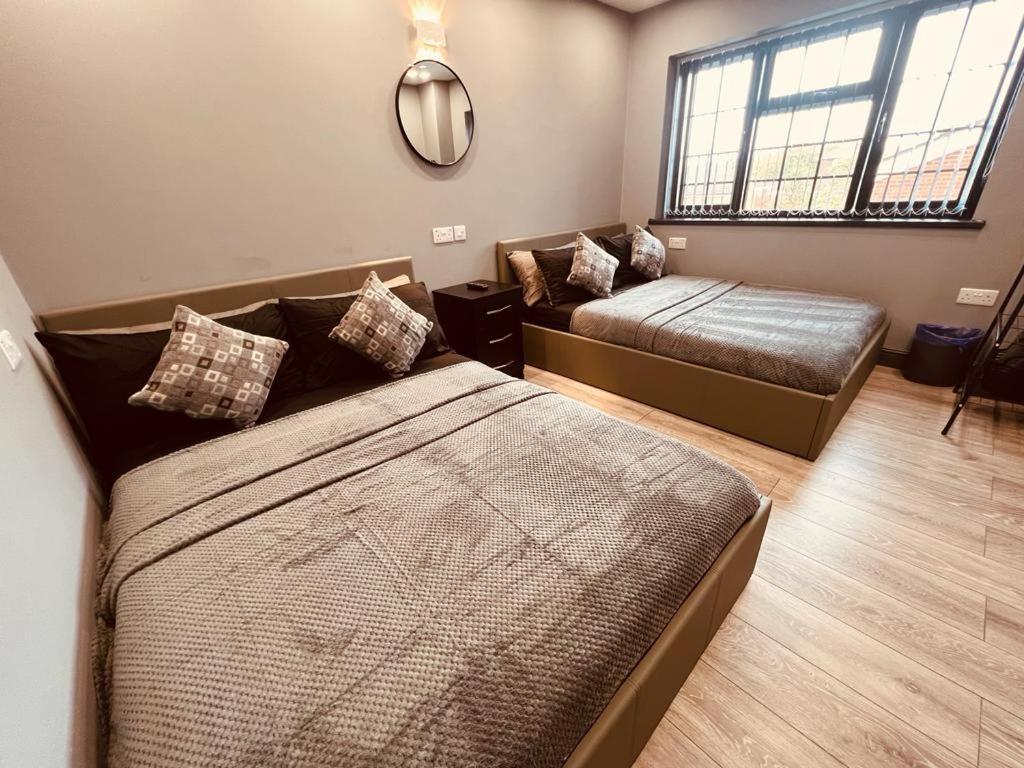 Urban Escape *4 Bedroom House* With Free Parking * Birmingham