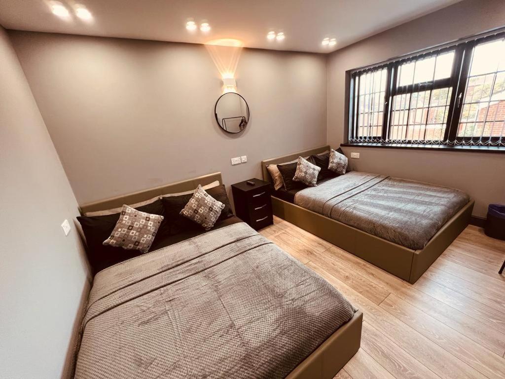 Holiday home Urban Escape *4 Bedroom House* With Free Parking *