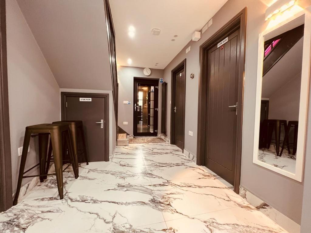 Urban Escape *4 Bedroom House* With Free Parking * Birmingham