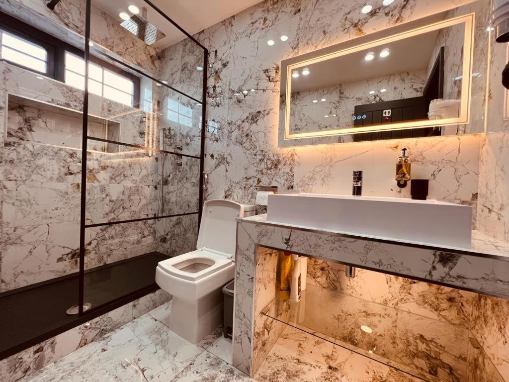 Urban Escape *4 Bedroom House* With Free Parking Holiday home Birmingham