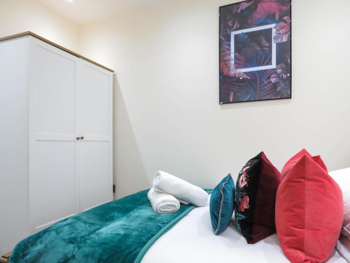 Apartment Tudors Esuites Four Bedroom House Birmingham