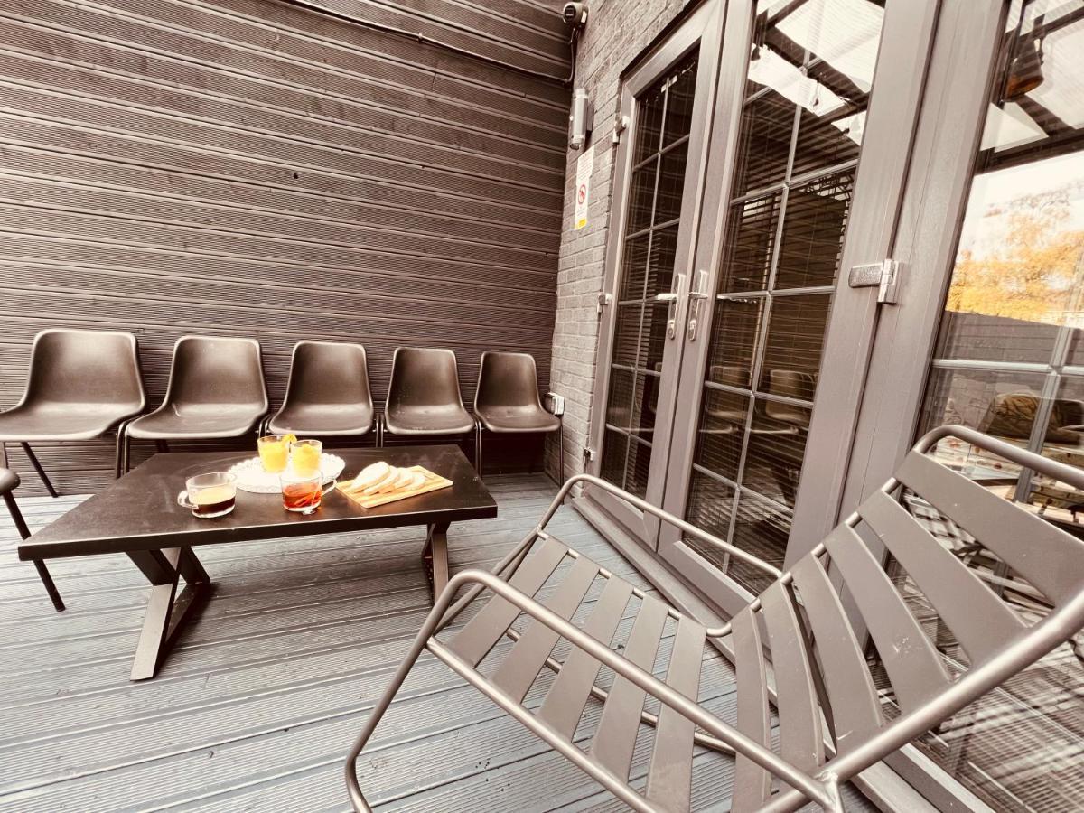Urban Escape *4 Bedroom House* With Free Parking Birmingham