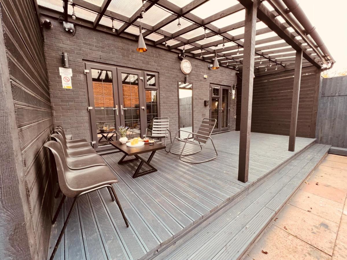 Urban Escape *4 Bedroom House* With Free Parking Holiday home