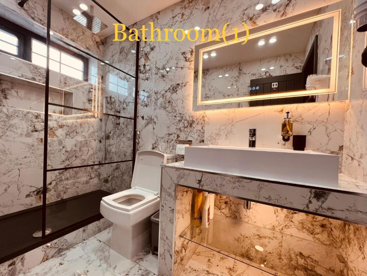 Holiday home Urban Escape *4 Bedroom House* With Free Parking *