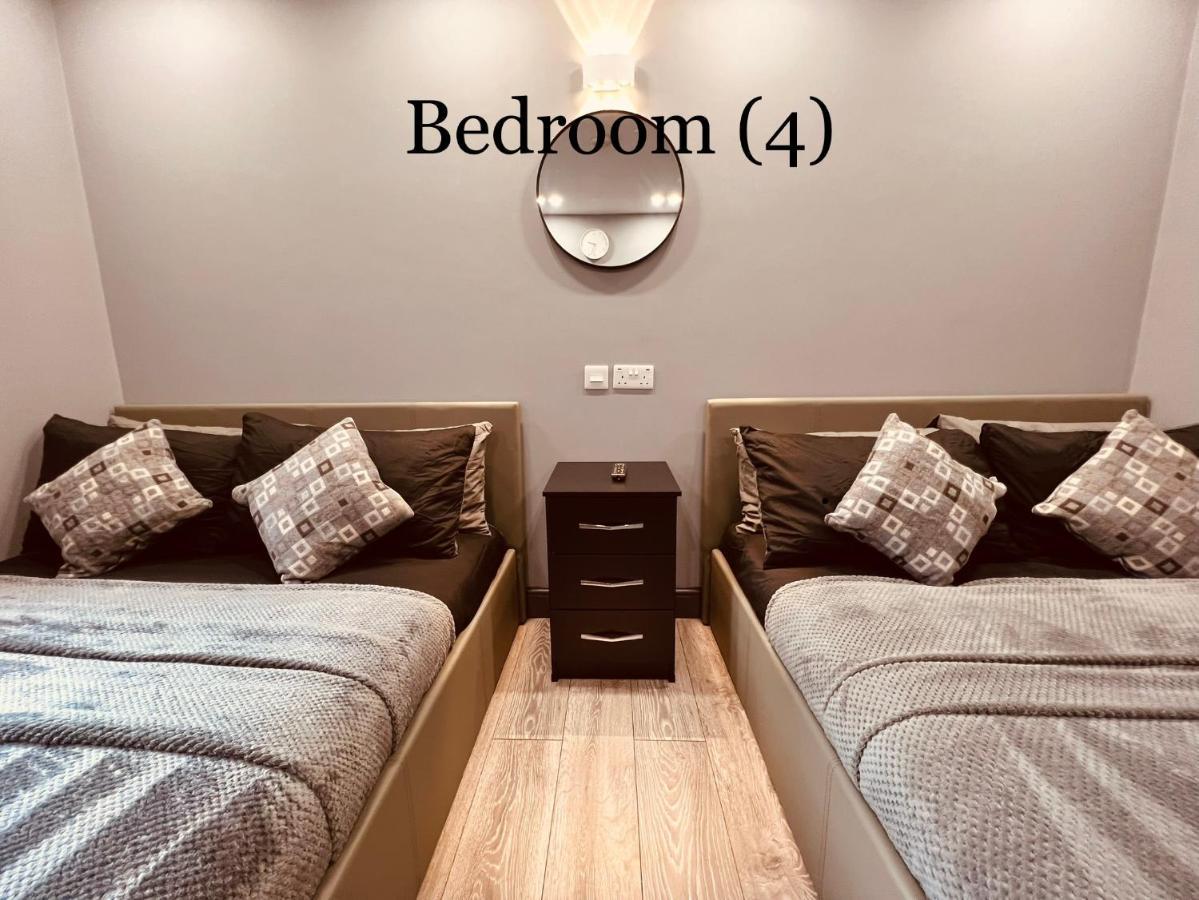 Urban Escape *4 Bedroom House* With Free Parking Holiday home Birmingham