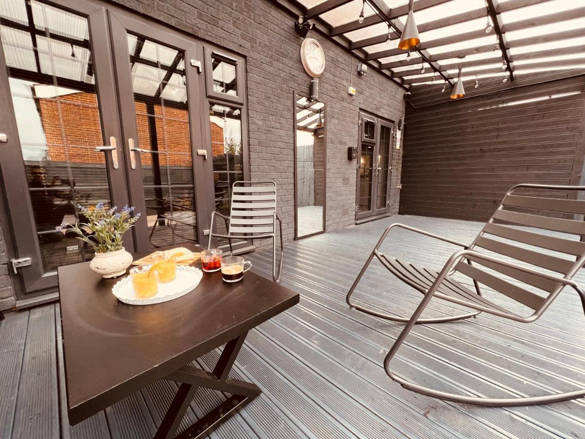 Holiday home Urban Escape *4 Bedroom House* With Free Parking *