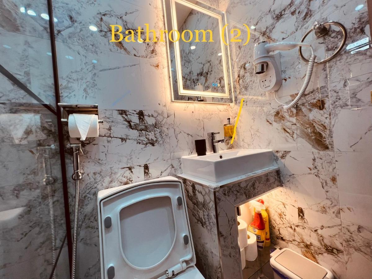 Urban Escape *4 Bedroom House* With Free Parking