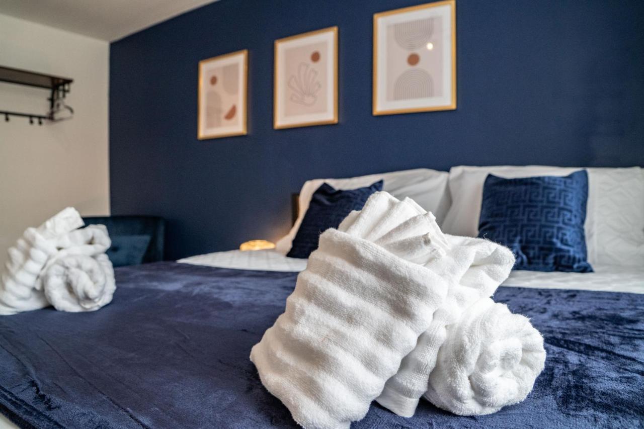 Modern 2 Bed - 15 Minutes From City Centre - Free Parking
