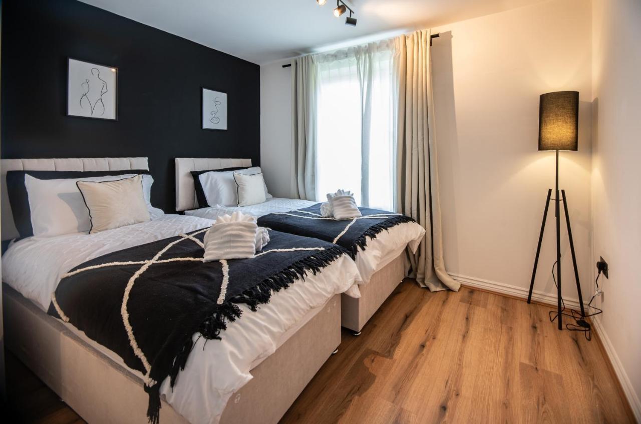 Apartment Modern 2 Bed - 15 Minutes From City Centre - Free Parking