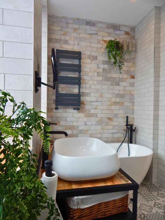 Vip 3br Grade2 Luxurious Industrial House With Wood Fire, Electric Blinds And Big Cast Iron Windows In The Heart Of The Jq Holiday home *