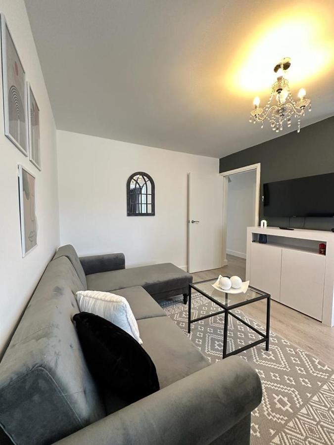 Modern And Spacious Flat Apartment *