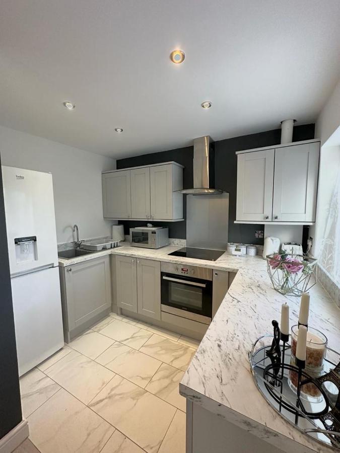 Modern And Spacious Flat Apartment *
