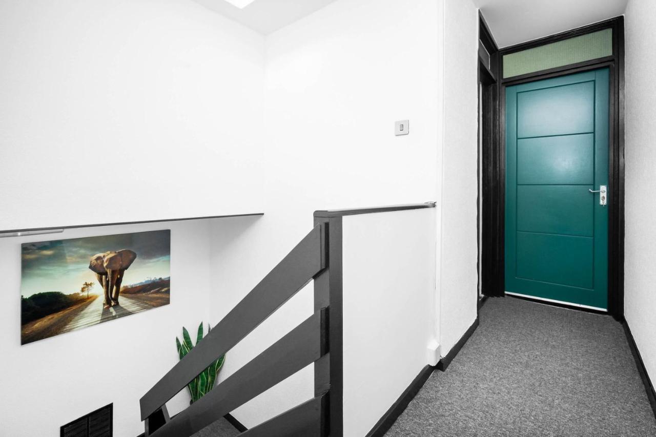 Modern 3 Bedroom For Groups Holiday home *