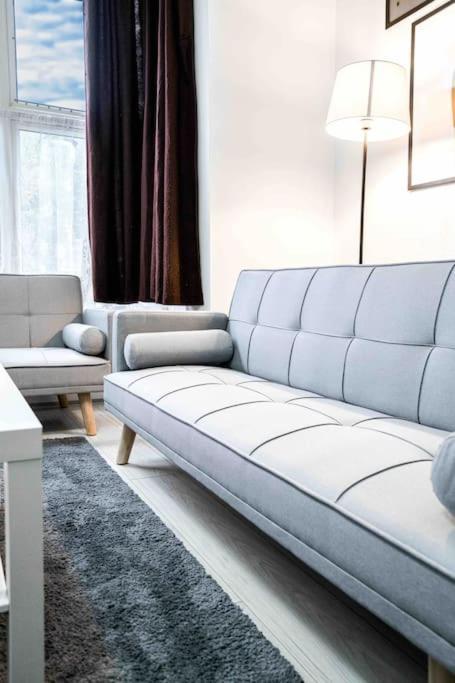 Apartment Cheerful Flat In Moseley With Free Parking