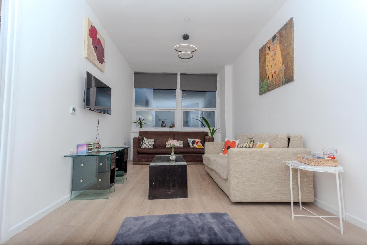 One Bedroom Serviced Smethwick Flat 320 * Birmingham
