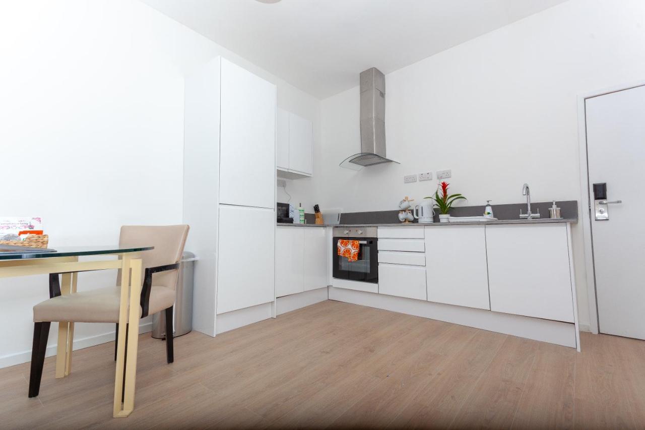 One Bedroom Serviced Smethwick Flat 315 *