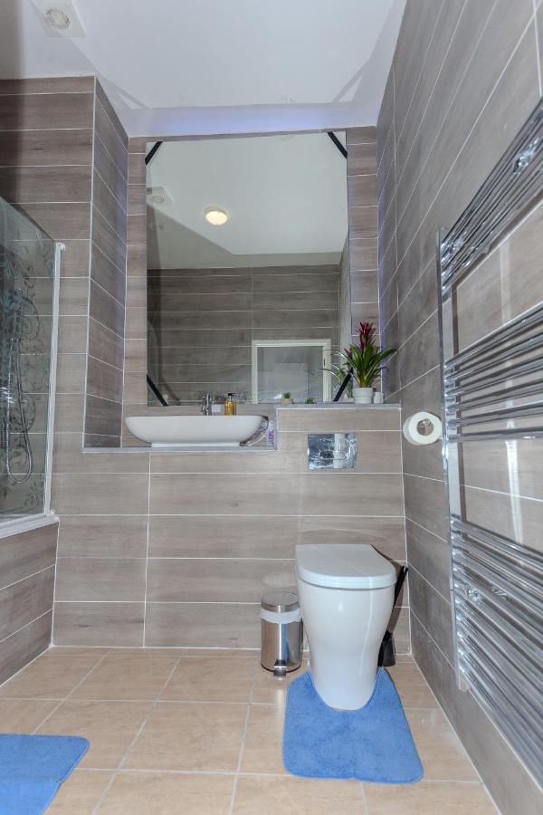 One Bedroom Serviced Smethwick Flat 319 *