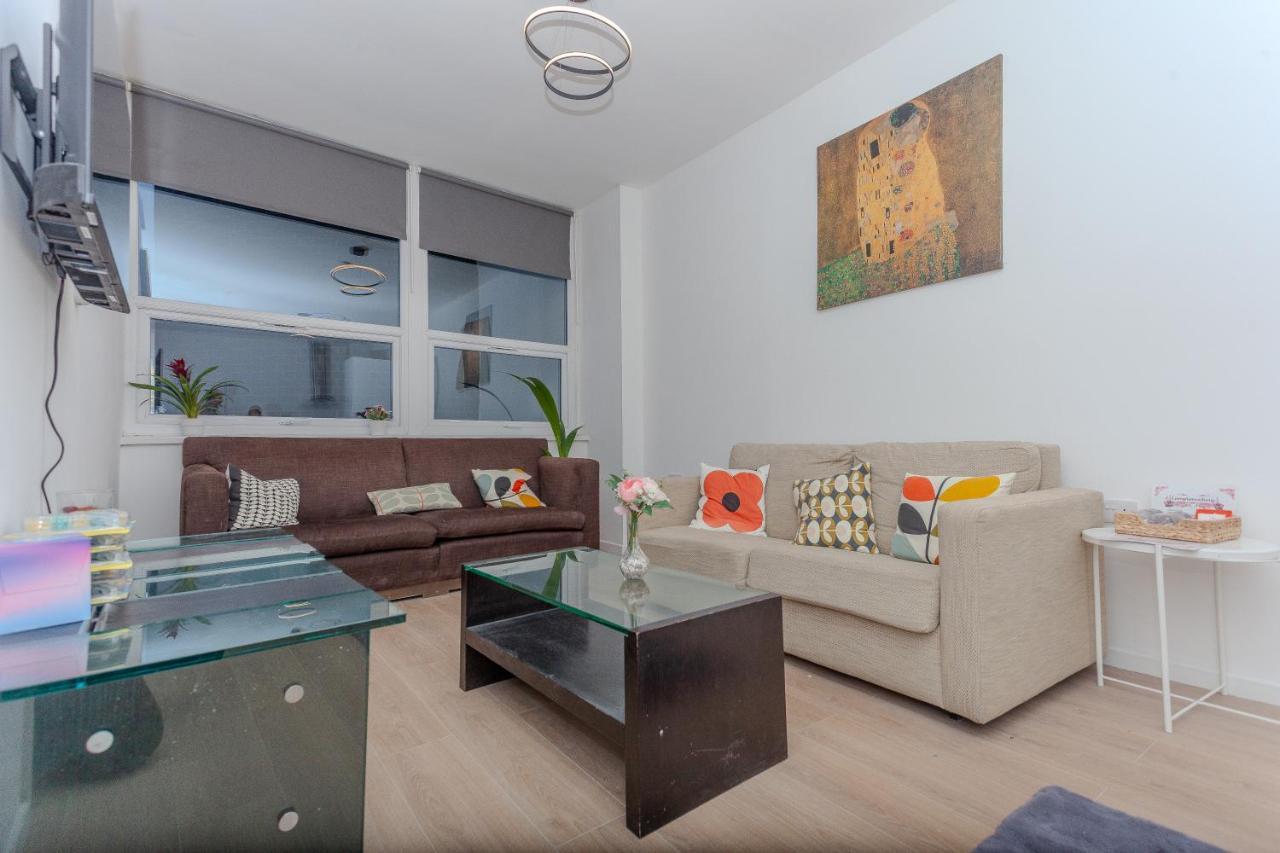 One Bedroom Serviced Smethwick Flat 320 *