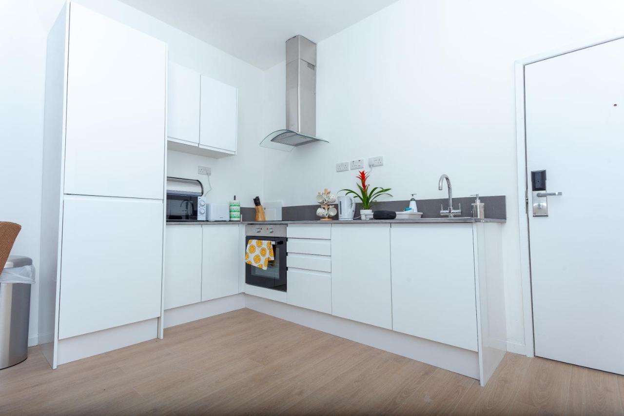 Apartment One Bedroom Serviced Smethwick Flat 310 *