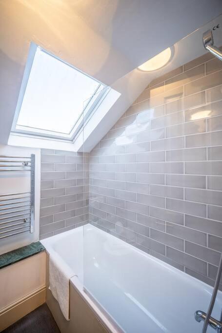 Stylish Moseley Victorian: Central 2br With Free Parking & Netflix Birmingham