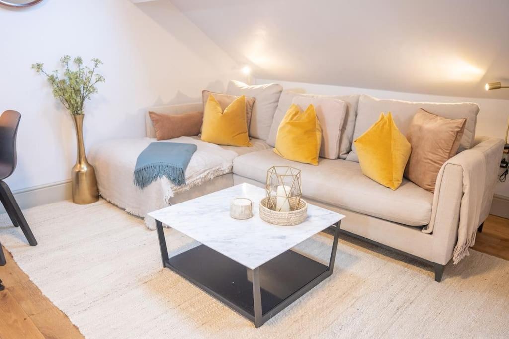 Stylish Moseley Victorian: Central 2br With Free Parking & Netflix * Birmingham