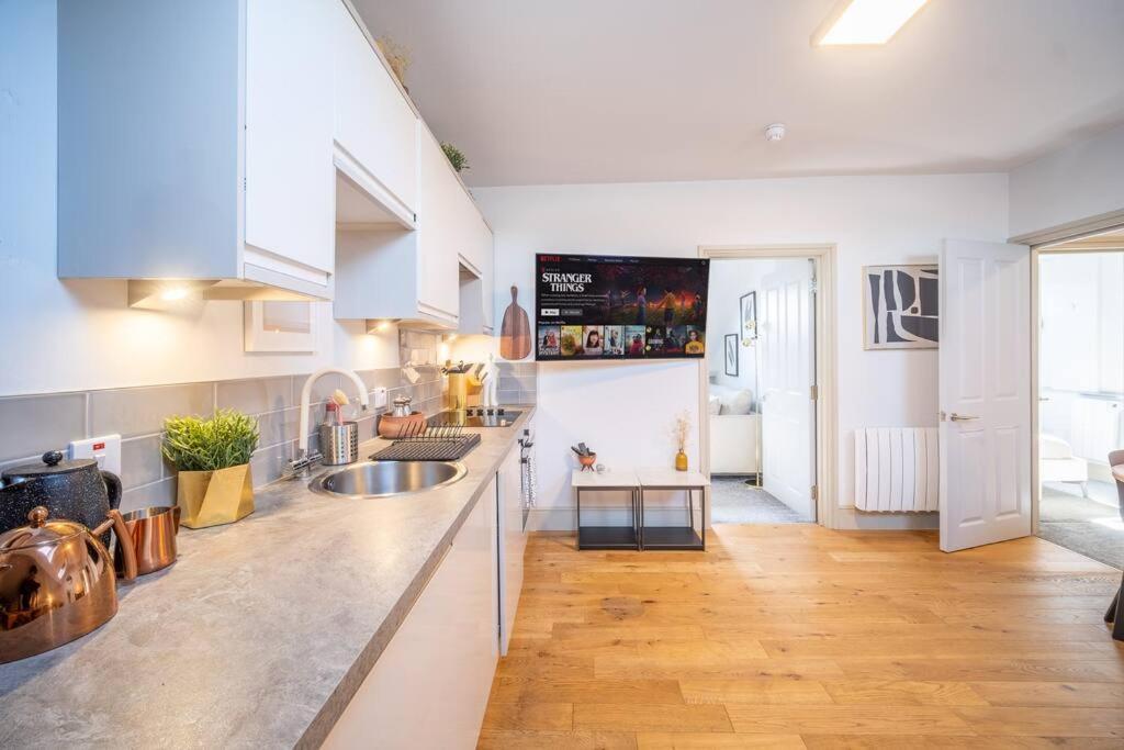 Apartment Stylish Moseley Victorian: Central 2br With Free Parking & Netflix
