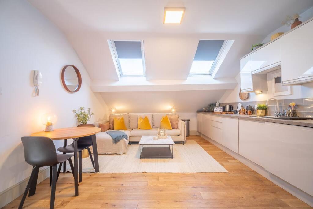 Apartment Stylish Moseley Victorian: Central 2br With Free Parking & Netflix
