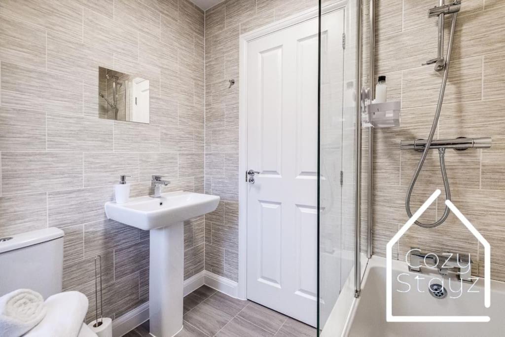 Newly Stunning Centre By Cozy Stayz Holiday home Birmingham
