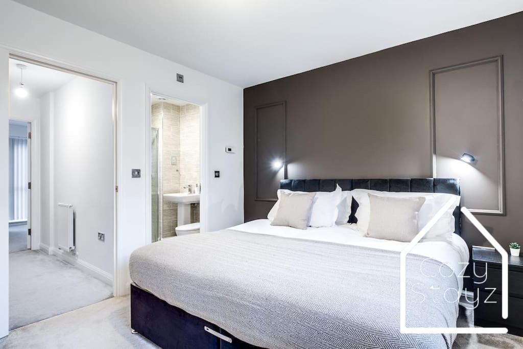 Holiday home Newly Stunning Centre By Cozy Stayz