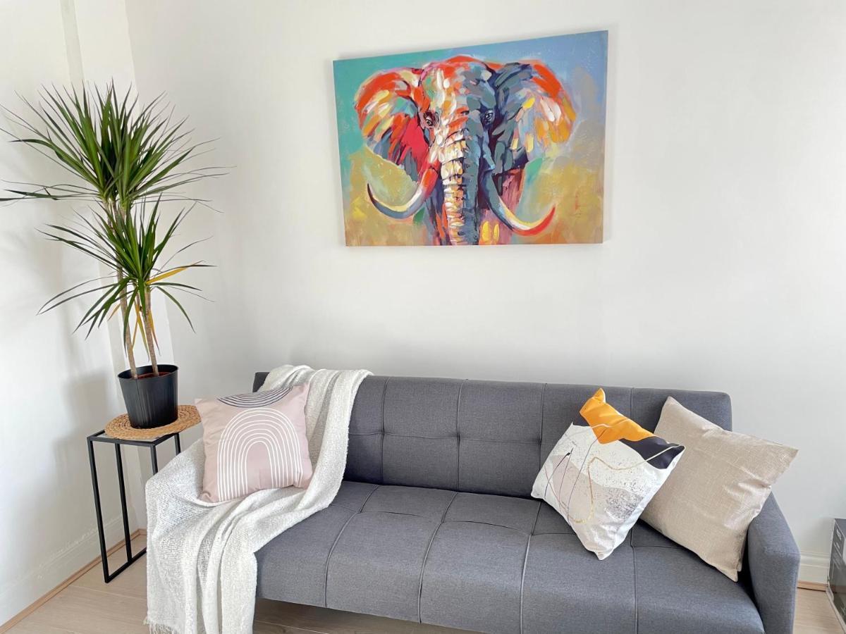 Chic Retreat: 2-bed 1 Ensuite Oasis