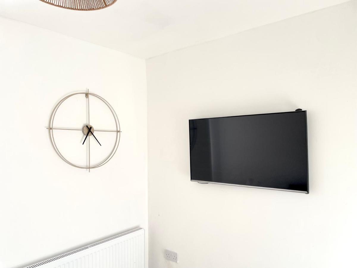 Chic Retreat: 2-bed 1 Ensuite Oasis Apartment