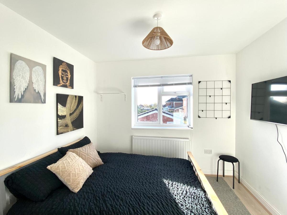 Apartment Chic Retreat: 2-bed 1 Ensuite Oasis Birmingham